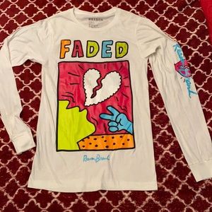 2 Men’s long sleeve graphic tees